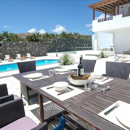 Casa Grande - A Wonderful 6 Bedroom - Short Stroll From The Marina Вилла