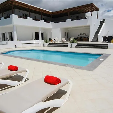 Вилла Casa Grande - A Wonderful 6 Bedroom - Short Stroll From The Marina Пуэрто-Калеро