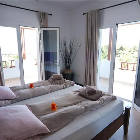 Casa Grande - A Wonderful 6 Bedroom - Short Stroll From The Marina