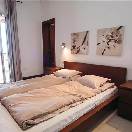Casa Grande - A Wonderful 6 Bedroom - Short Stroll From The Marina *