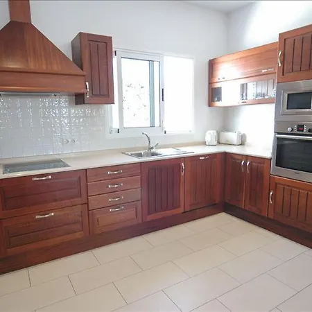 Casa Grande - A Wonderful 6 Bedroom - Short Stroll From The Marina