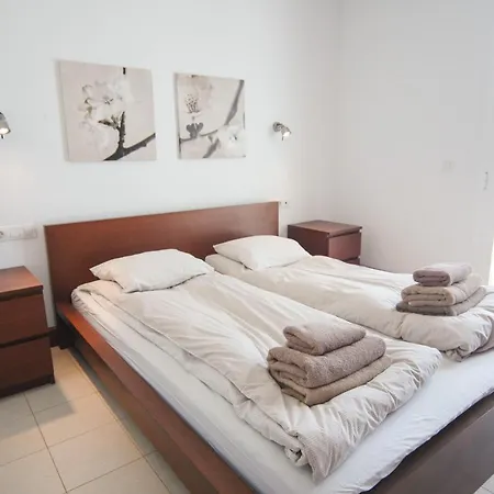 Casa Grande - A Wonderful 6 Bedroom - Short Stroll From The Marina